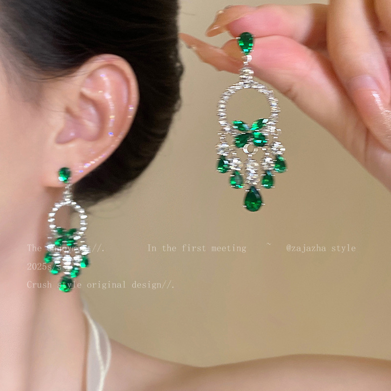Super fairy-like emerald zircon tassel earrings for women, a new 2025 bestseller with a high-end feel. Versatile and stylish stud earrings are in vogue full figure
