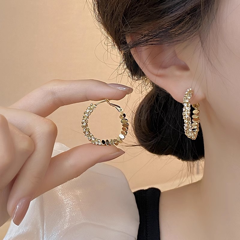 Unique ring-shaped earrings with broken silver, a niche and light luxury design, high-end stud earrings, and exaggerated European and American best-selling earrings wholesale details Picture