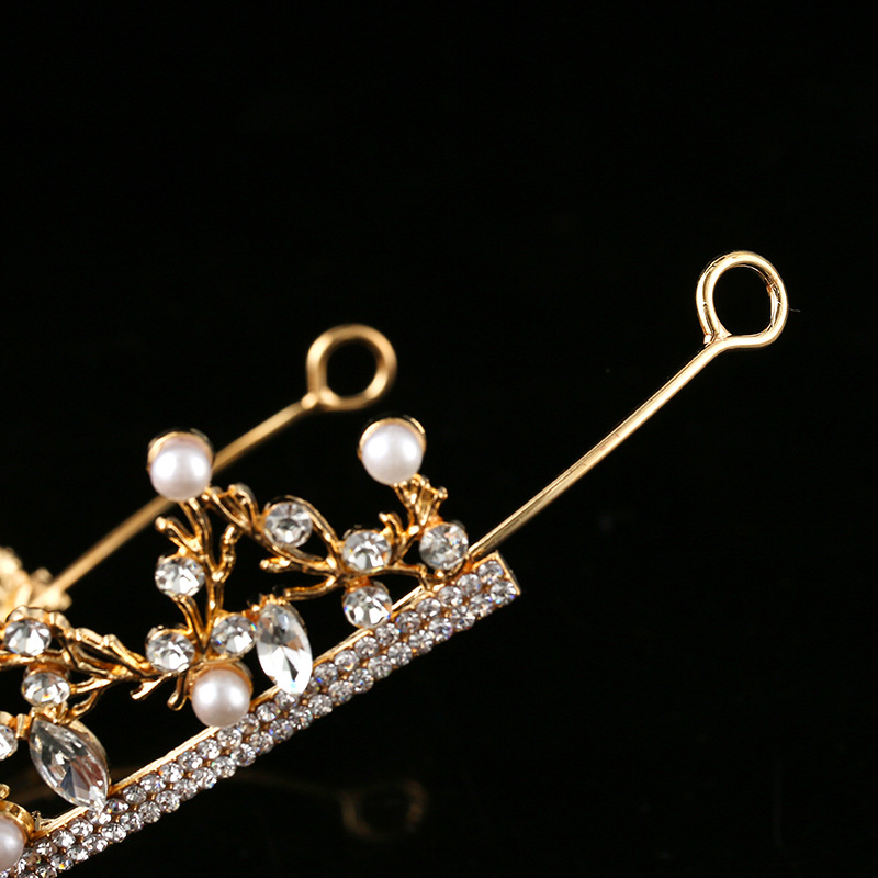 European and American bride crown headwear, birthday wedding hair band accessories, Queen's wedding alloy headwear, hair accessories, crown accessories Application Scenario