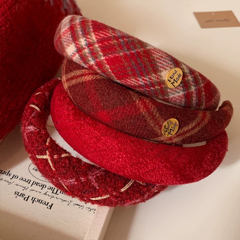 New Year atmosphere Autumn and winter plush high top checkered headband for women 2025 New style, elegant and high-end face-washing headband details Picture