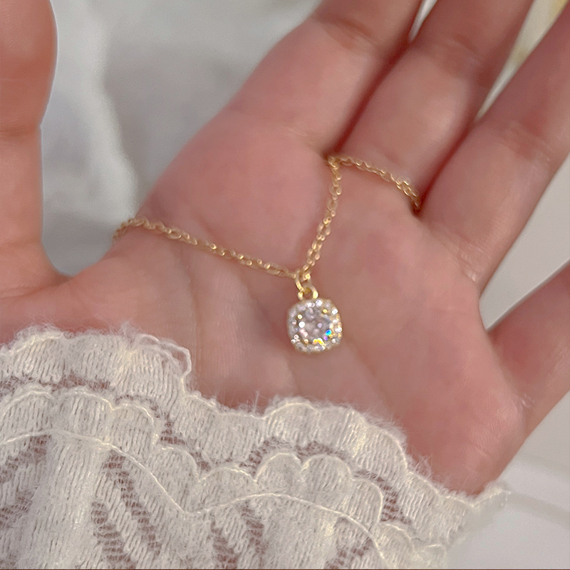 The beauty's teardrop tassel necklace is a niche and high-end design for women on Instagram. The collarbone chain does not fade and has a cold style details Picture