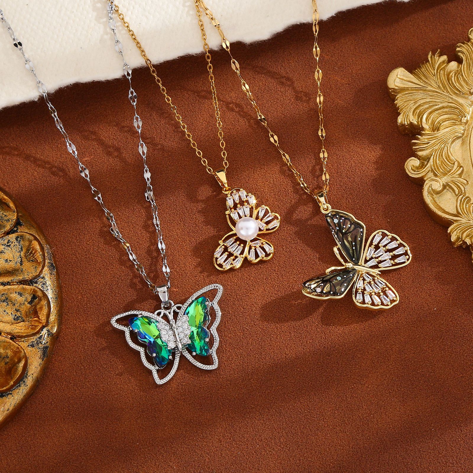 The Korean version Pearl Butterfly series titanium steel necklace exudes a sense of high-end women's sophistication, is a light luxury and versatile collarbone chain, and features a niche design details Picture