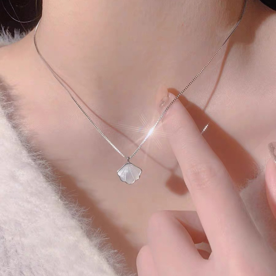 "Sea Blue Moonstone s925 sterling silver gemstone versatile necklace, Instags-style geometric oval high-end niche collarbone chain for women. Specification drawing
