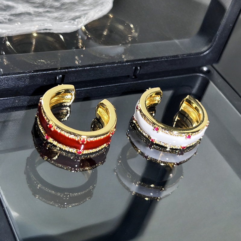 A light luxury wide-plate enamel drop glaze fashionable open ring with a neutral style and a high-end feel, a unique and niche retro ring full figure