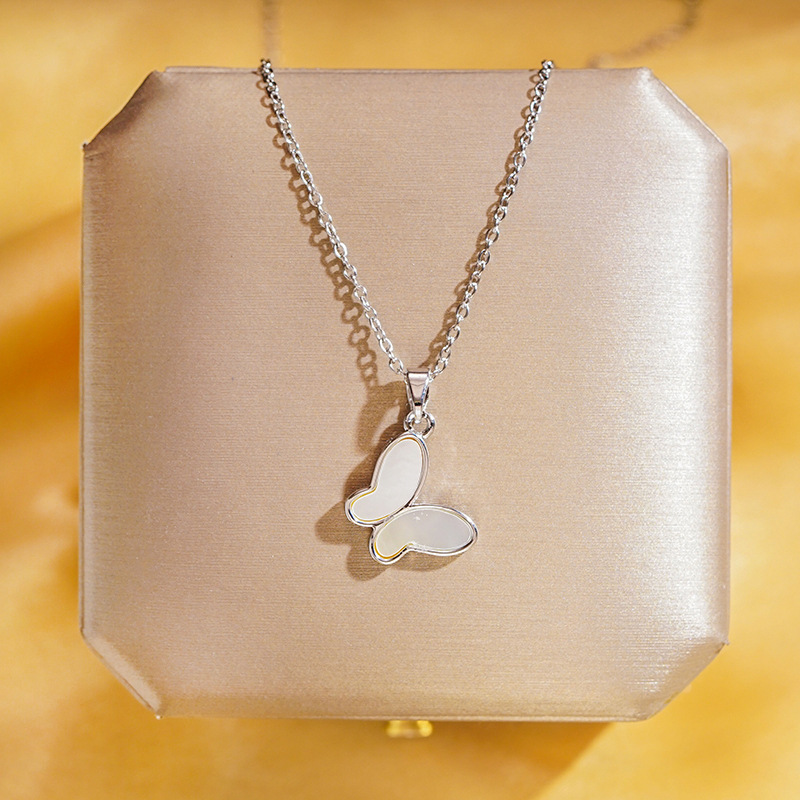 Natural shell real gold electroplated white shell butterfly necklace, women's niche light luxury high-end Internet celebrity titanium steel collarbone chain wholesale details Picture