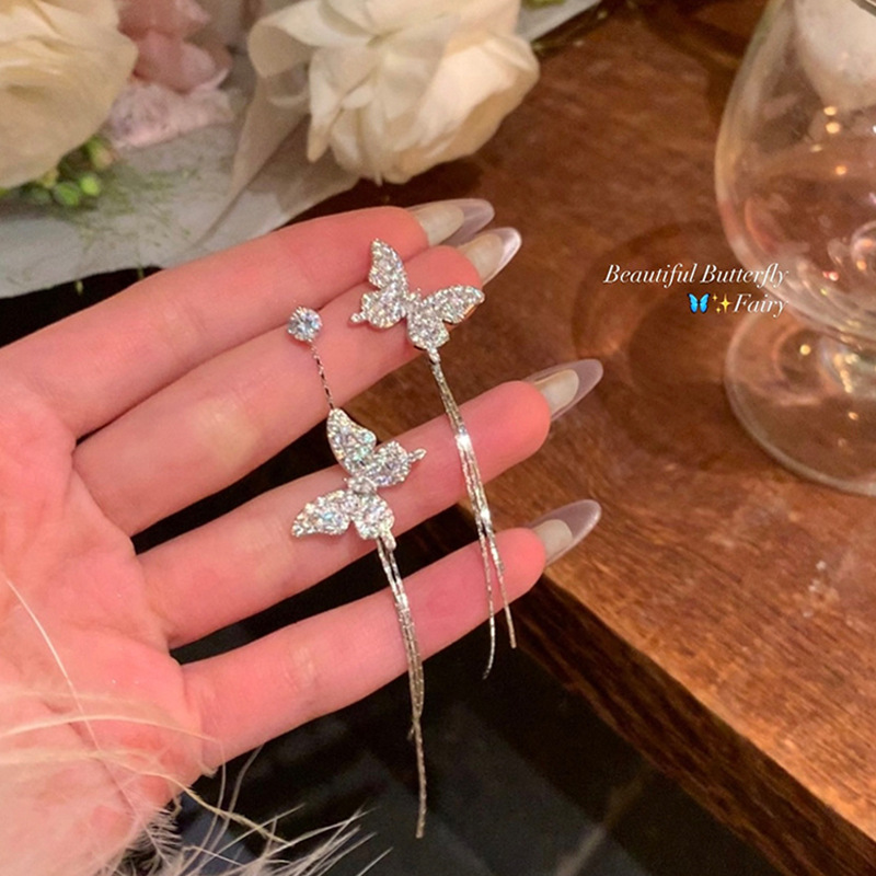 Ultra-sparkling asymmetrical butterfly tassel earrings, a light luxury and niche design for women, exude a sense of sophistication and are versatile long earrings and earrings full figure