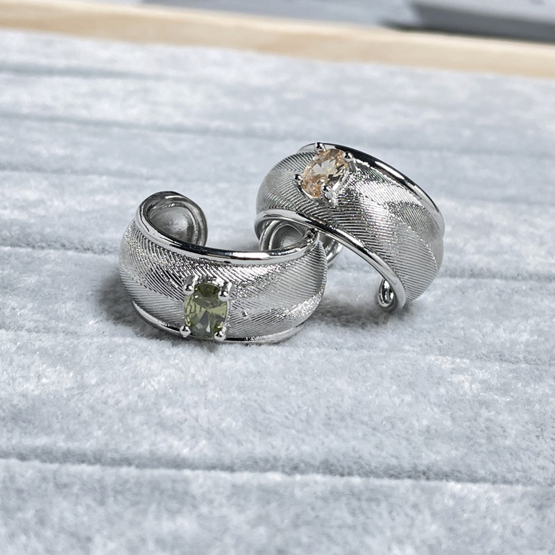 Retro brushed wide ring for women, adjustable olive green zircon set, gender-neutral, fashionable and light luxury ring details Picture