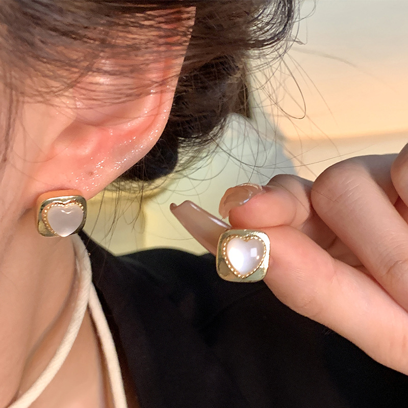 Simple square cat's eye stone heart-shaped earrings, 2024 new style, super ethereal and best-selling 925 silver needle earrings wholesale details Picture