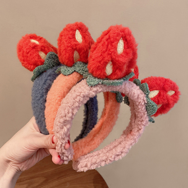 Cute three-dimensional strawberry hair bands, sweet plush headbands, face washing and makeup, parent-child hair clips for sale, and budding headwear details Picture