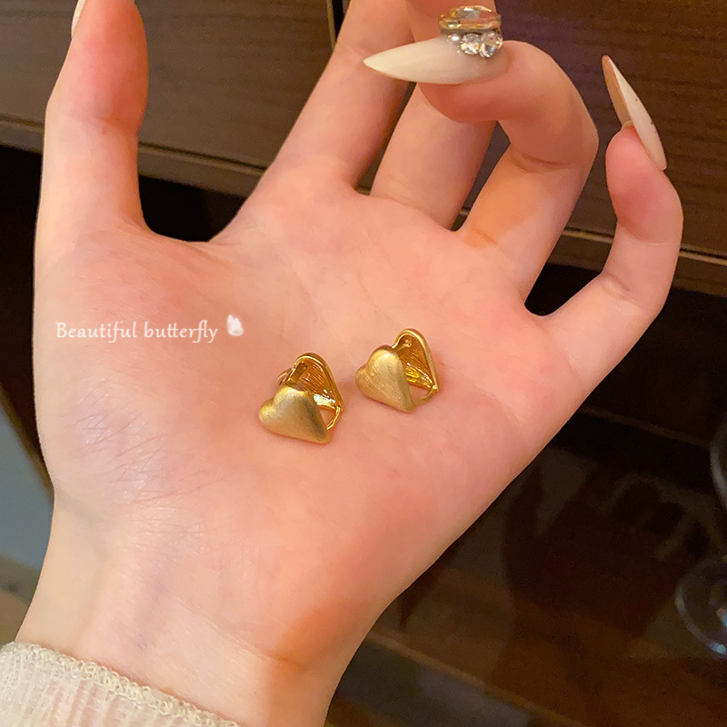 French-style simple and compact heart-shaped earring earrings with a strong design sense, a best-selling heart-shaped stud in 2025, a versatile choice for women Specification drawing