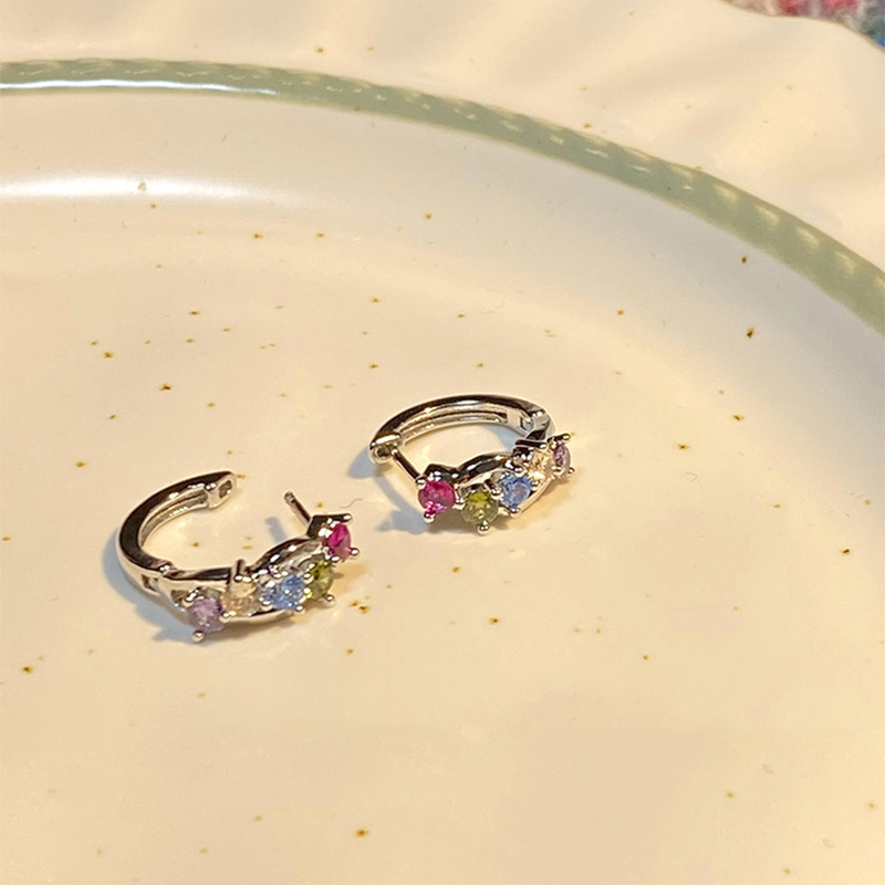 The colorful diamond-encrusted ear buckles from Dongdaemun, South Korea, are a niche and simple ins style versatile earring with a light luxury and high-end feel for women Specification drawing