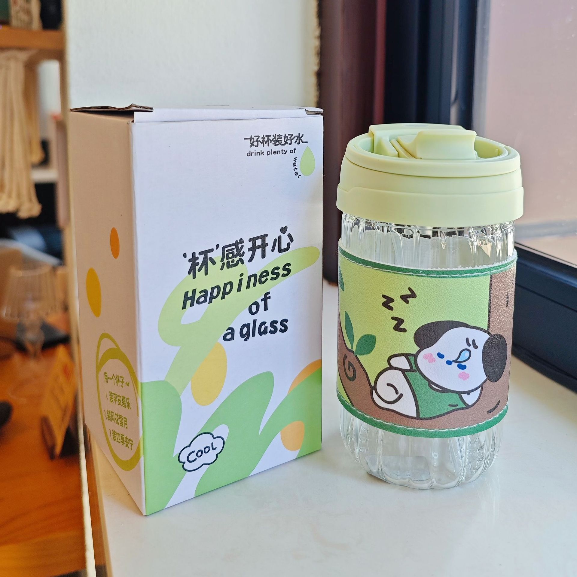 Cute girl glass cup, anti-scald, high appearance level cartoon water cup with leather case, portable, hand-held, heat-resistant cup Application Scenario