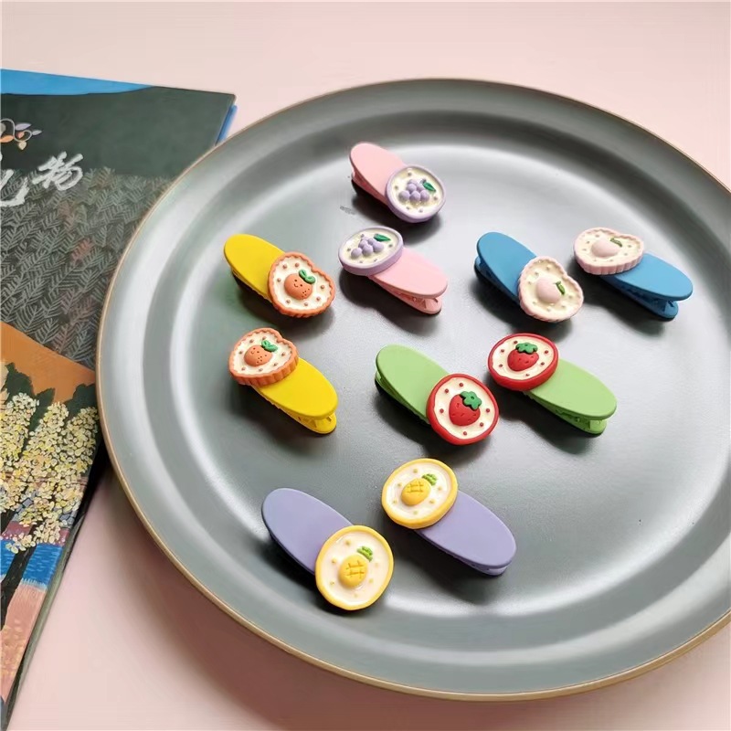 Korean cute cartoon children's hairpin headwear. A little girl's bangs and broken hair with flower and fruit clips on the side Specification drawing
