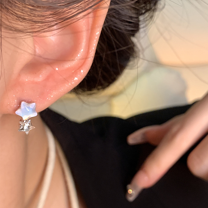 Iridescent Aurora star Stud earrings for women, with an inS-style, niche design, simple and elegant style, are popular online bestsellers. 925 silver needle earrings Application Scenario