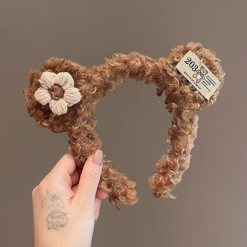 The new cute hair band mask facial cleanser from South Korea has become a hit in 2022. Soft and cute bear bangs and plush headwear for going out full figure