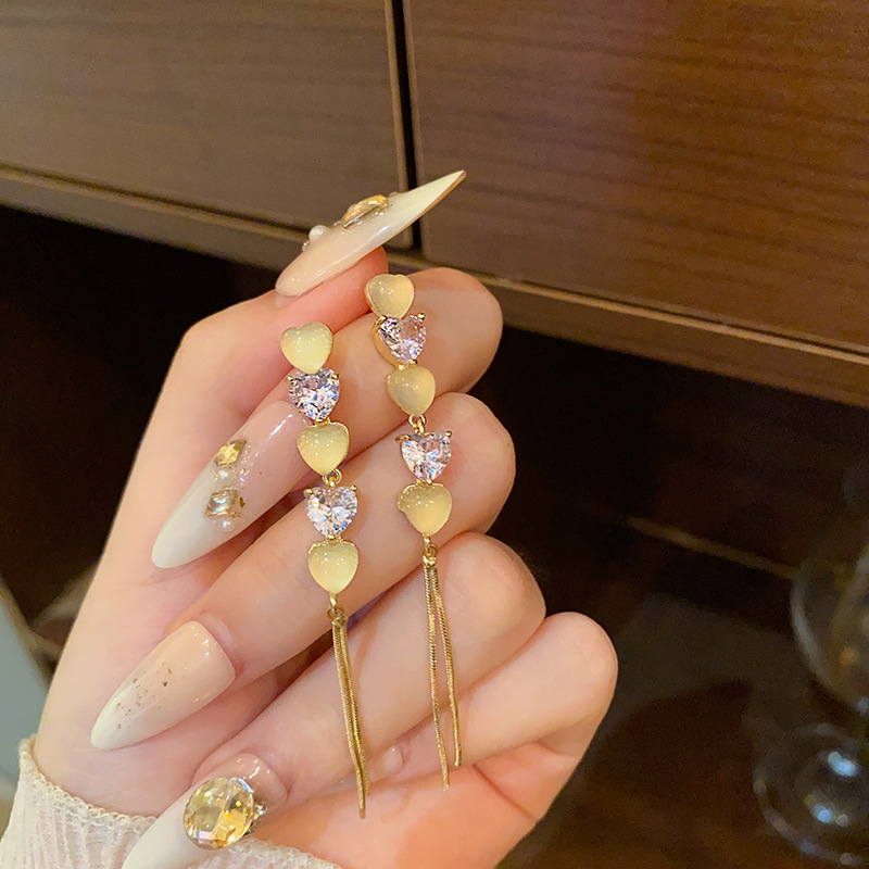 Korean light luxury cat's eye stone heart-shaped tassel earrings for women, 2025 new style, fashionable, exquisite, versatile, niche and high-end earrings Specification drawing