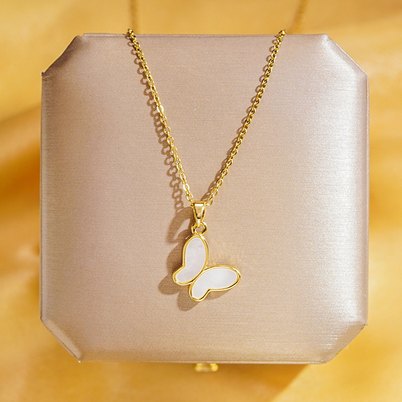 Natural shell real gold electroplated white shell butterfly necklace, women's niche light luxury high-end Internet celebrity titanium steel collarbone chain wholesale full figure