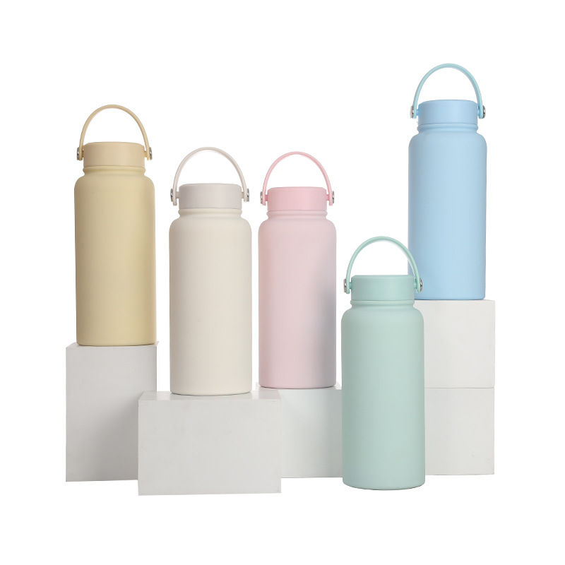 Cross-border Amazon 304 stainless steel insulated cup, large-capacity portable hand-held space pot, outdoor sports water bottle Application Scenario
