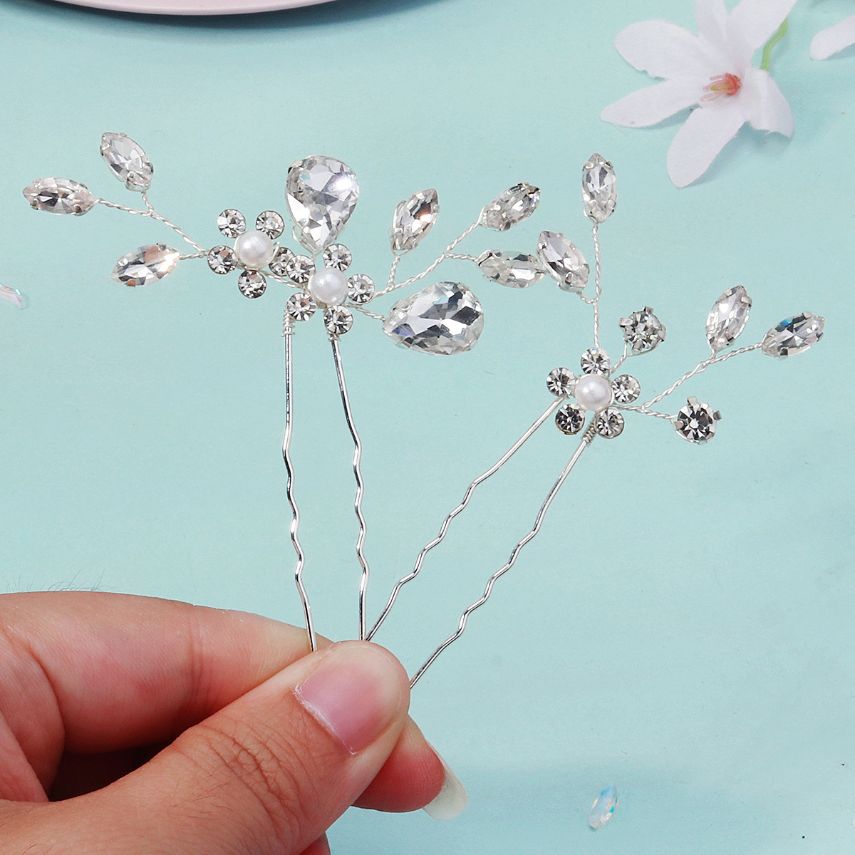 Forest-style fresh and delicate water diamond bridal headwear, hand-woven diamond-encrusted plum blossom hair pin, versatile wedding dress and evening gown hair accessory for women Application Scenario