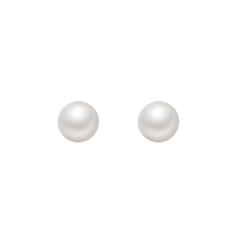 The retro pearl stud earrings of the Korean blogger fever, featuring a 925 silver needle for women, exude a sense of elegance and sophistication. They are a bestseller Item Picture
