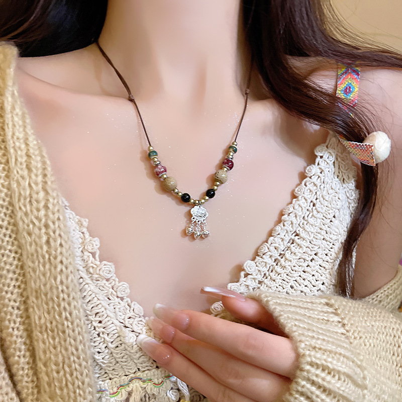 Peace Lock buckle retro Chinese trend beaded necklace for women, a unique and versatile ethnic woven collarbone chain accessory Specification drawing