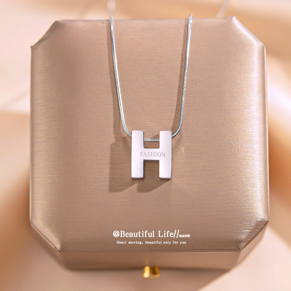 New fashion letter H snake bone chain titanium steel necklace for women, simple 18k gold-plated light luxury collarbone chain without fading Specification drawing