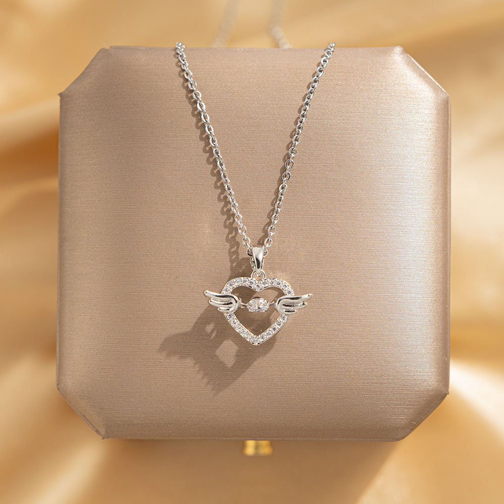 Silver light luxury and dynamic heart-shaped wing necklace for women, exquisitely inlaid zircon titanium steel collarbone chain, stylish and trendy accessory full figure