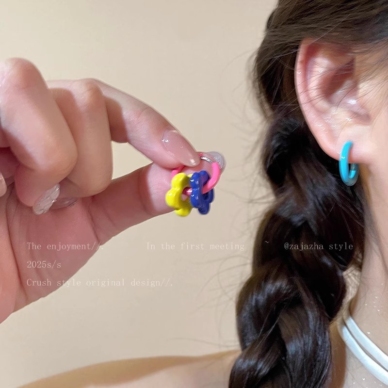 Dopamine-colored flower earrings for women, sweet and cute in summer. The earring is a niche and high-end accessory that can be worn multiple times Application Scenario