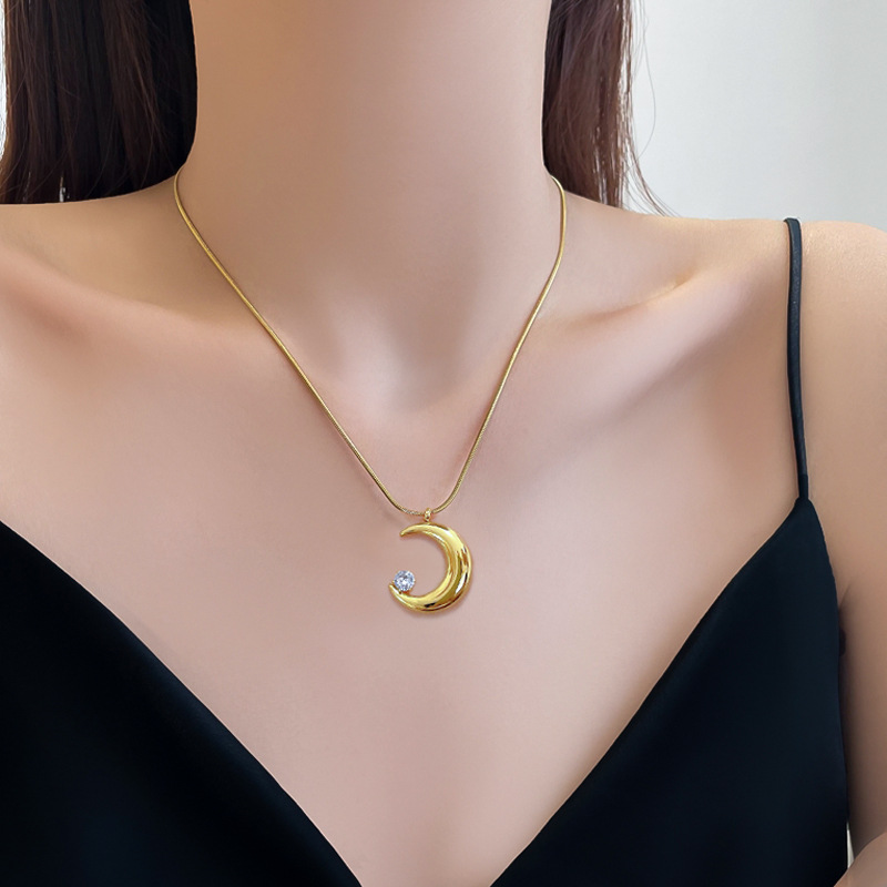 【 All-titanium Steel 】 Moon Zircon minimalist style furnace real gold necklace, female Instagram influencer collarbone chain accessory details Picture