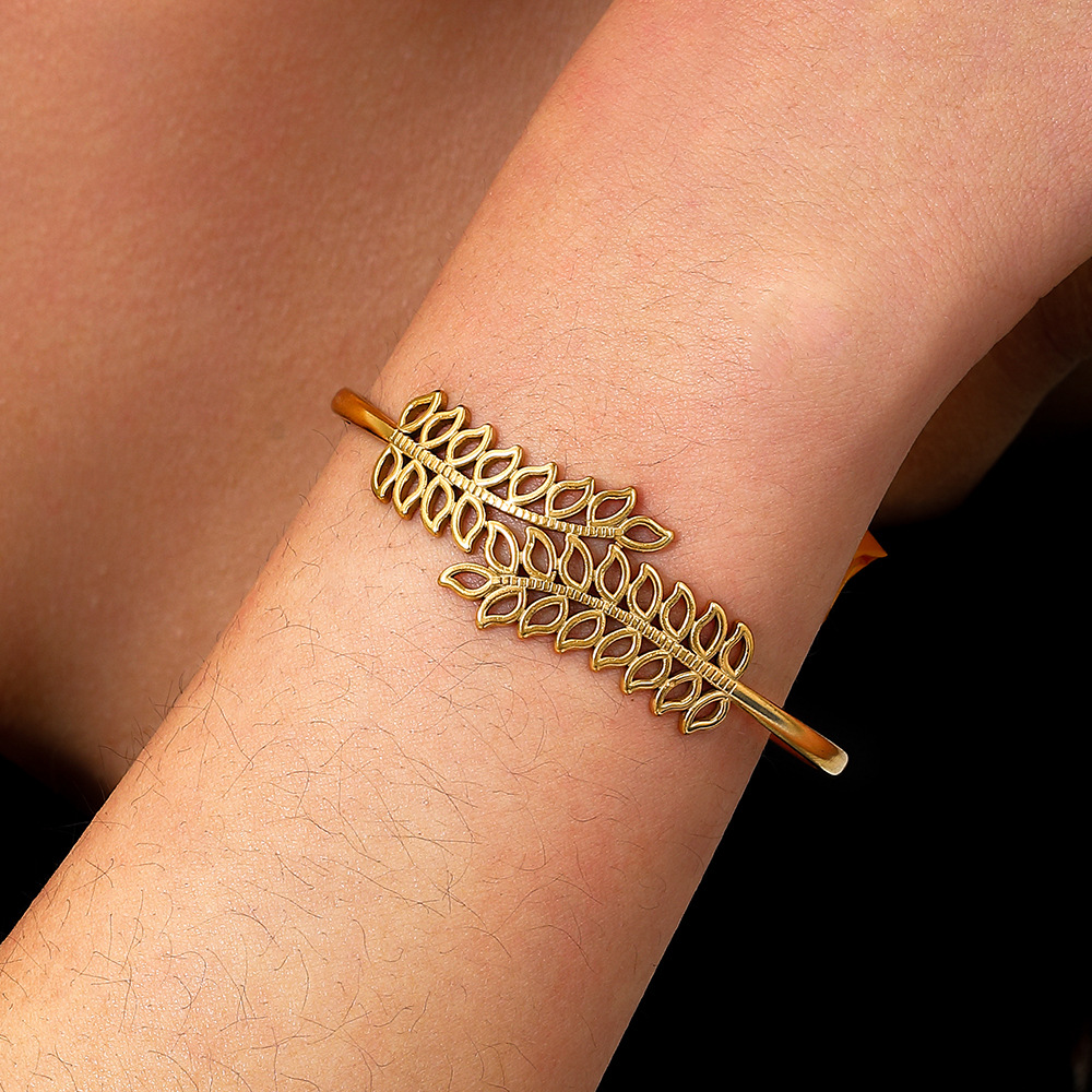 European and American cross-border retro leaf-shaped bracelet, electroplated gold snake design with an open opening, high-end and personalized ladies' wholesale style details Picture