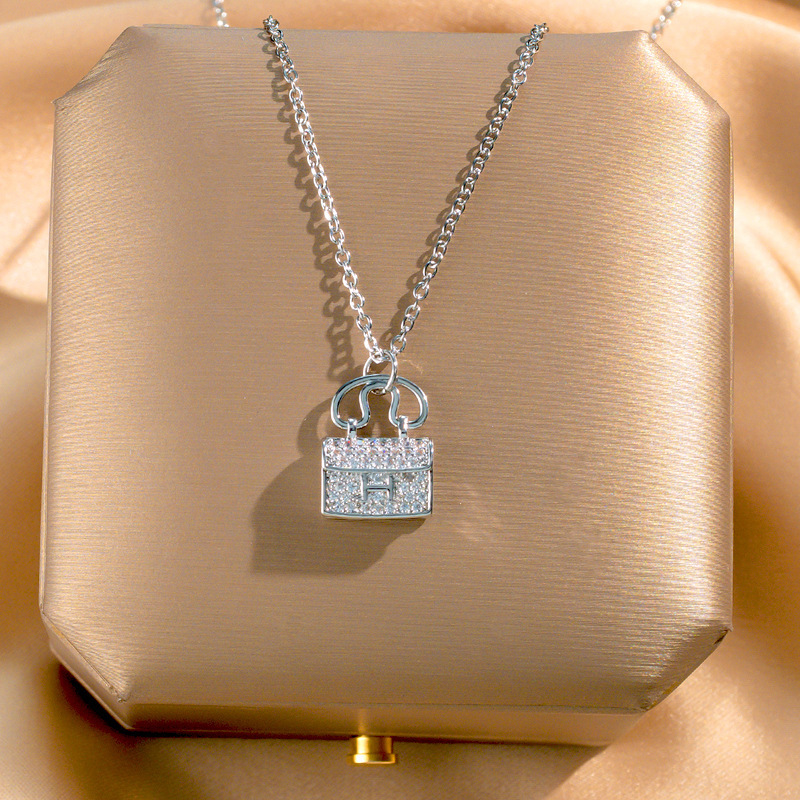 ins light luxury niche H-letter bag necklace, simple and versatile for women, popular collarbone chain, exquisite zircon titanium steel jewelry full figure