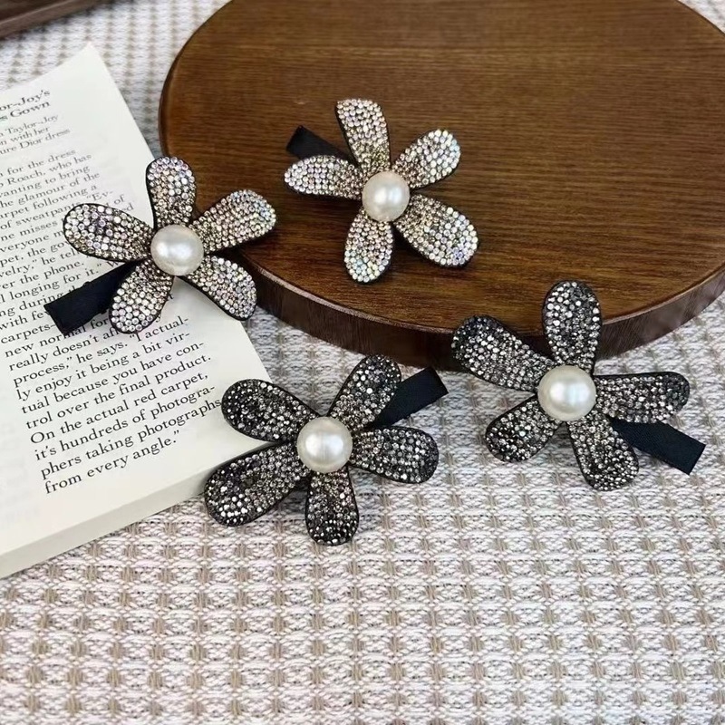 Xiaoxiangfeng Full Diamond Flower Hairpin for Women, 2024 new style bangs hairpin, side clip, side cut hair arrangement, duckbill clip details Picture