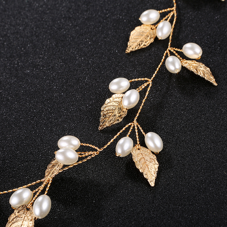 European and American accessories, alloy leaves, pearl bridal hair bands, wedding banquet hairstyle accessories, hand-woven updo headbands Application Scenario
