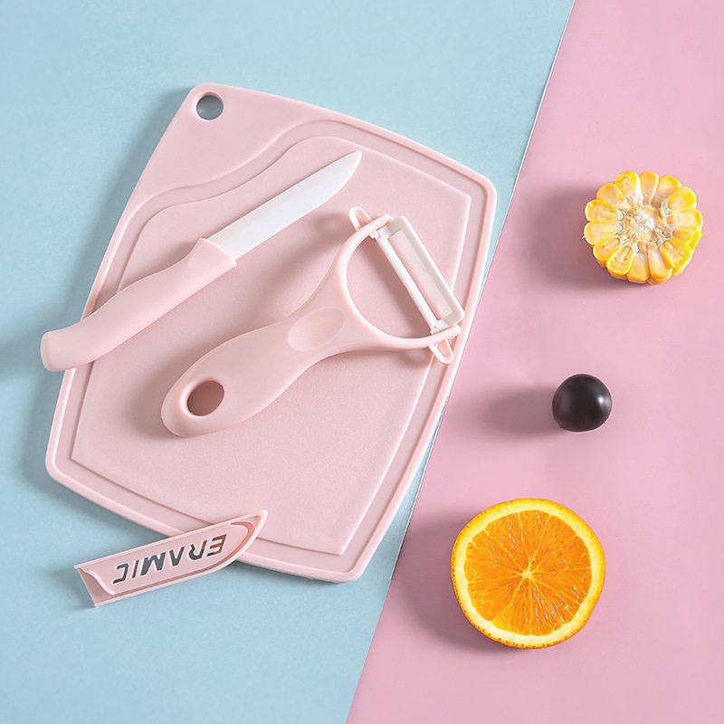 Three-piece ceramic fruit knife set, household multi-functional fruit knife, creative baby food knife, peeler knife Application Scenario