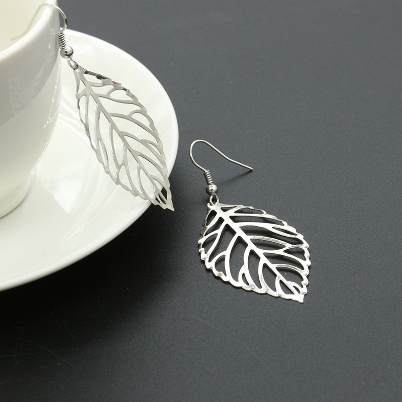 European and American foreign trade fashionable and simple forest-style alloy leaf earrings, stud earrings, new leaf earrings wholesale for women Specification drawing