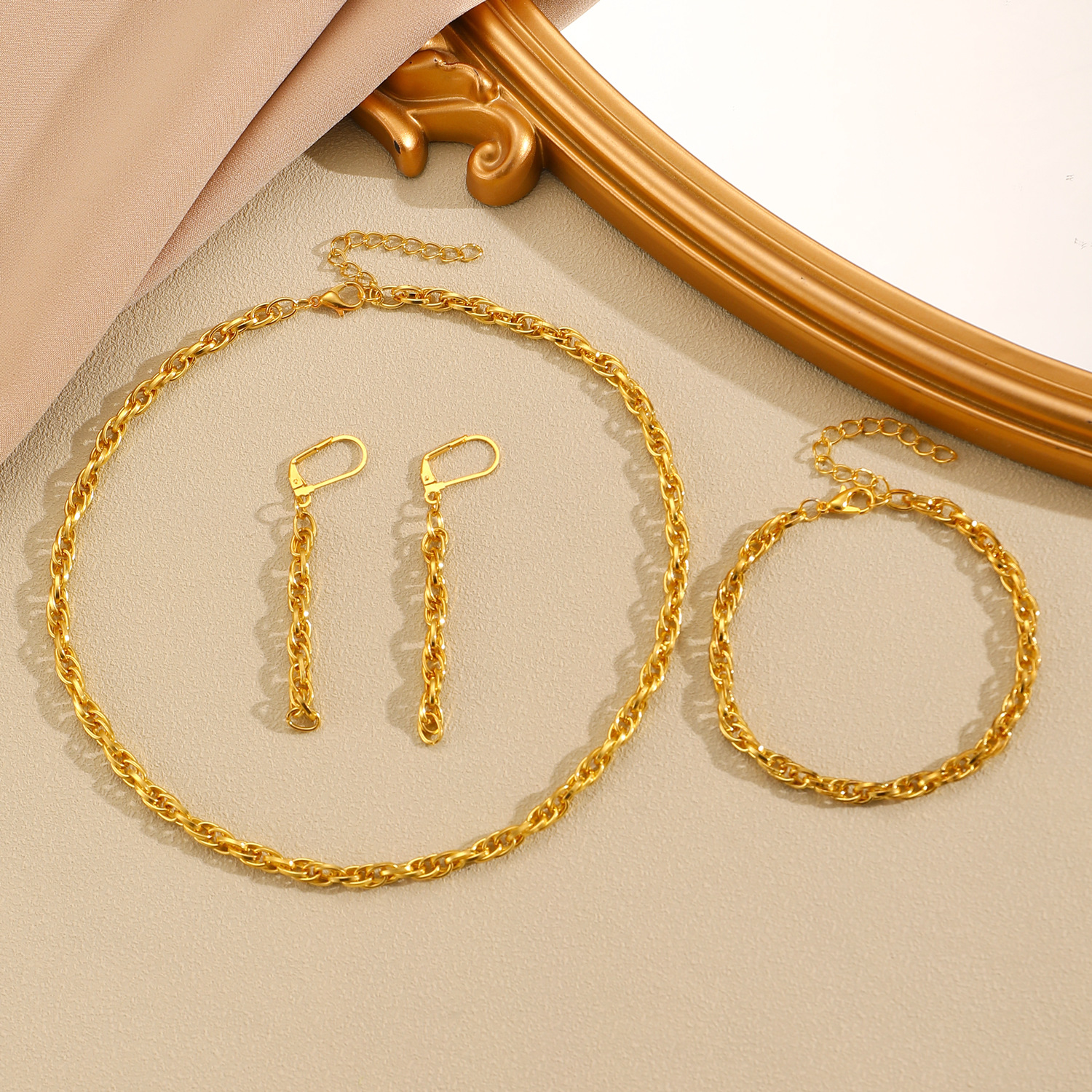 A set of three-piece cross-border fashion jewelry from Europe and America, featuring creative, exaggerated and personalized earrings, bracelets and necklaces for women Specification drawing