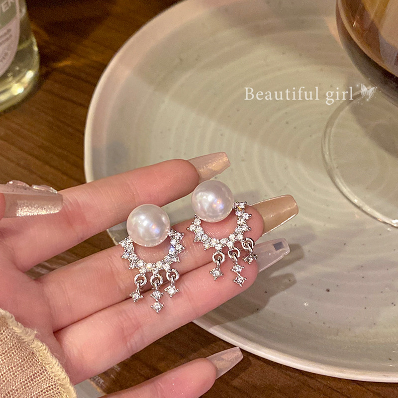 Zircon tassel pearl earrings exude feminine elegance. French tassel stud earrings exude a sense of high-end luxury. Wholesale of best-selling earrings full figure