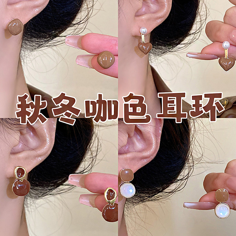 Maillard's new French retro coffee-colored heart-shaped stud earrings for autumn and winter, a 2025 bestseller, exudes a sense of sophistication for women details Picture