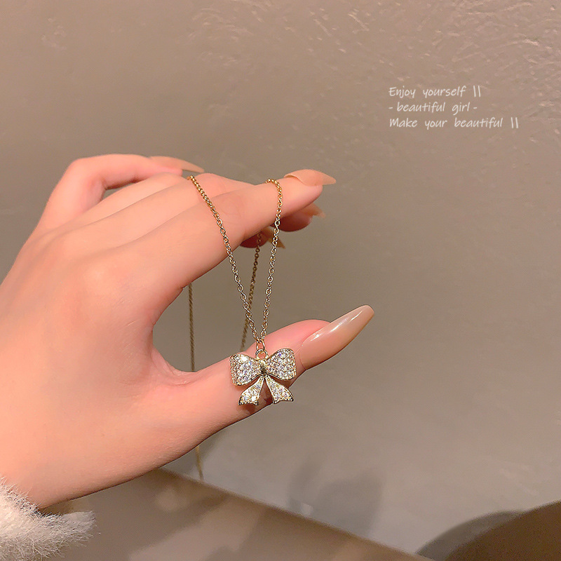 Light luxury, exquisite, super sparkling zircon bow pendant necklace, high-end design sense for women, fashionable and elegant, versatile collarbone chain Specification drawing