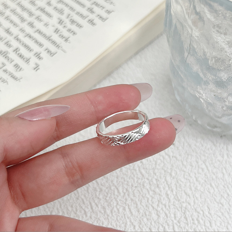 Fashionable and simple ring for women, niche style, high-end, simple and trendy, ins fashion trend, personalized and simple ring for women Application Scenario