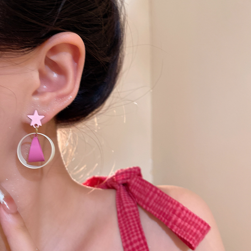 Color-blocking star circle asymmetrical earrings with a fresh and delicate design, dopamine vacation style, niche design earrings Application Scenario