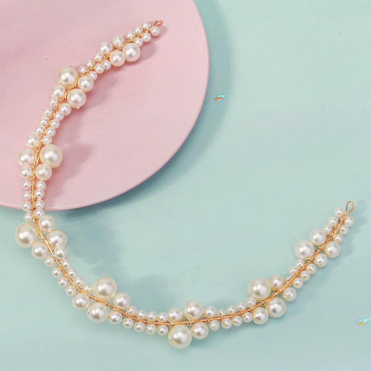 Wedding bride's headwear, white pearl hair band, hand-woven wedding dress and evening gown accessories, hair band, versatile daily hair accessories details Picture