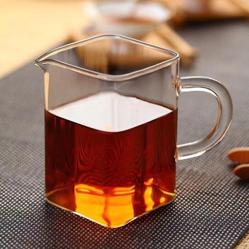 Wholesale hand-blown high borosilicate glass tea sets, tea sea square fair cups with handles, tea dispensers, and household reception cups full figure