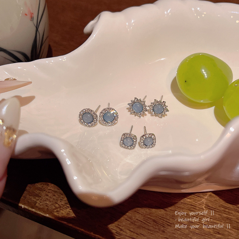 Delicate blue zircon small stud earrings for women, simple and versatile Korean style, elegant geometric earrings, full diamond fashionable earrings Application Scenario