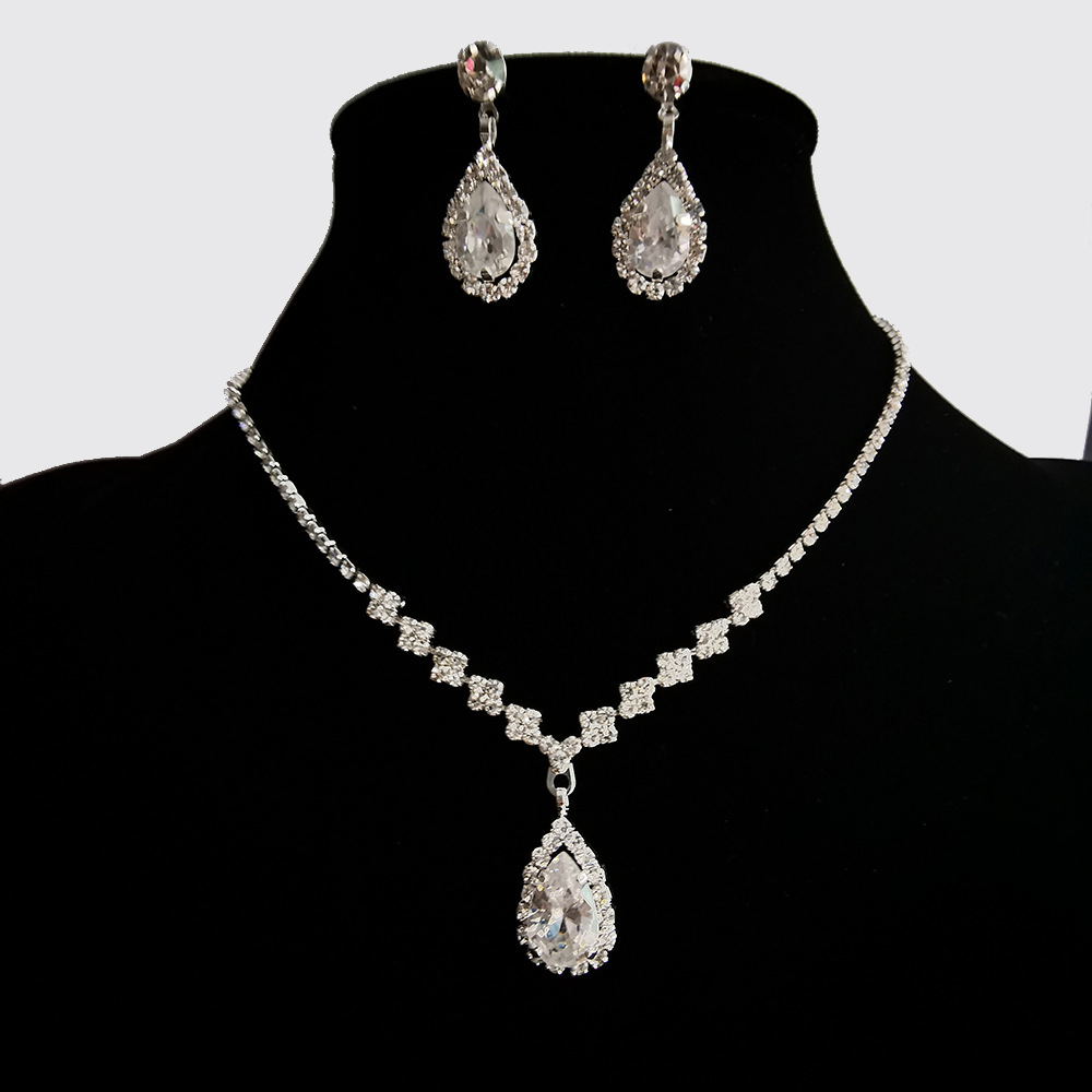 Korean-style fashionable wedding, dazzling diamond-filled water drop necklace, geometric bride's wedding accessories and earrings set N5571 details Picture
