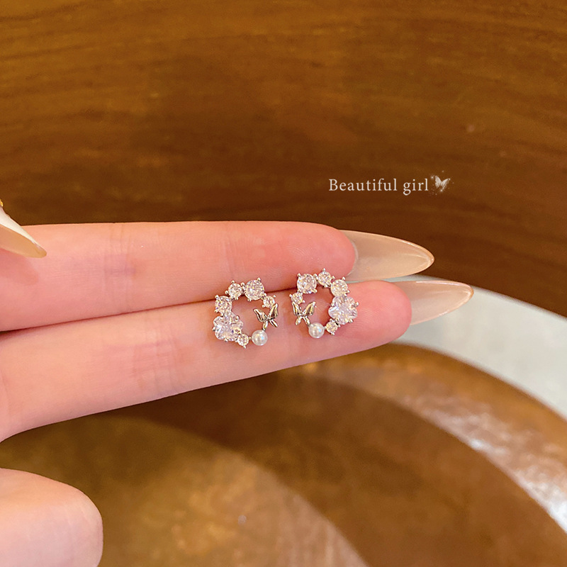 Korean-style sweet and slightly inlaid zircon butterfly stud earrings for women, exquisite and niche design, versatile earrings, new elegant earrings full figure