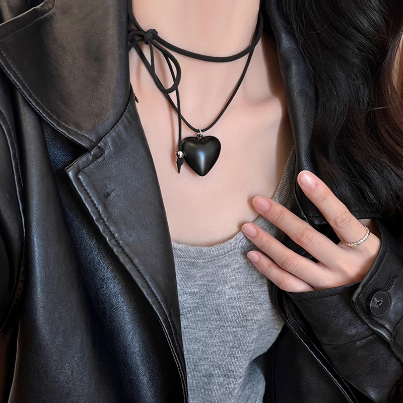 The same heart-shaped pendant necklace as the Korean blogger, a sweet and cool girl style sweater chain with adjustable drawstring Specification drawing