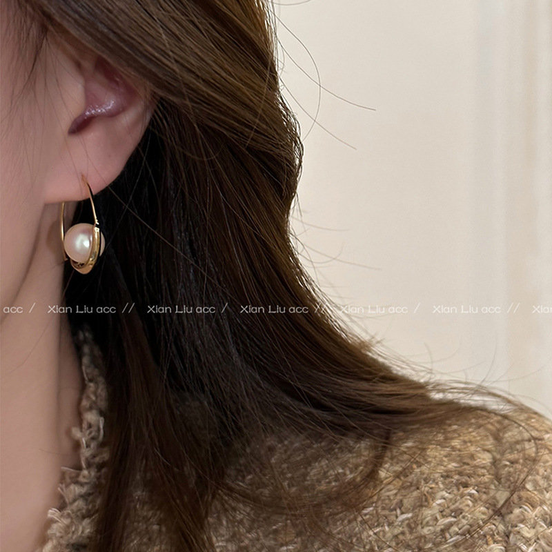 French simple and fashionable pearl ear rings for women, 2025 new style, personalized and versatile earrings, high-end and unique style, earrings Application Scenario