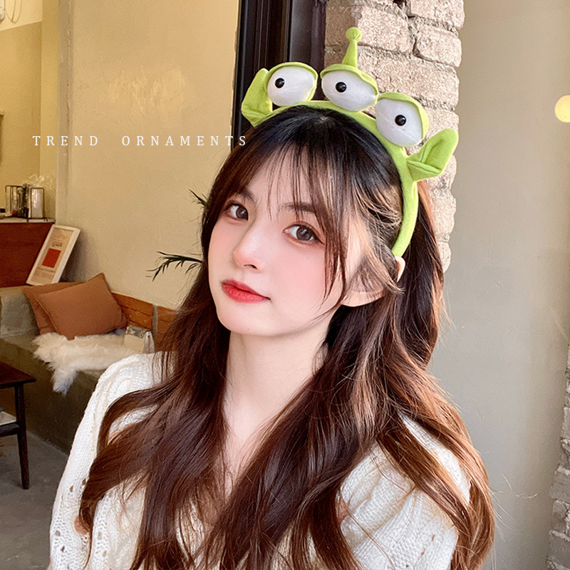 The three-eyed boy hair band is cute and adorable. It's a plush headband for washing the face, a washbasin hair band, a female hair accessory, and a couple's funny headwear Application Scenario