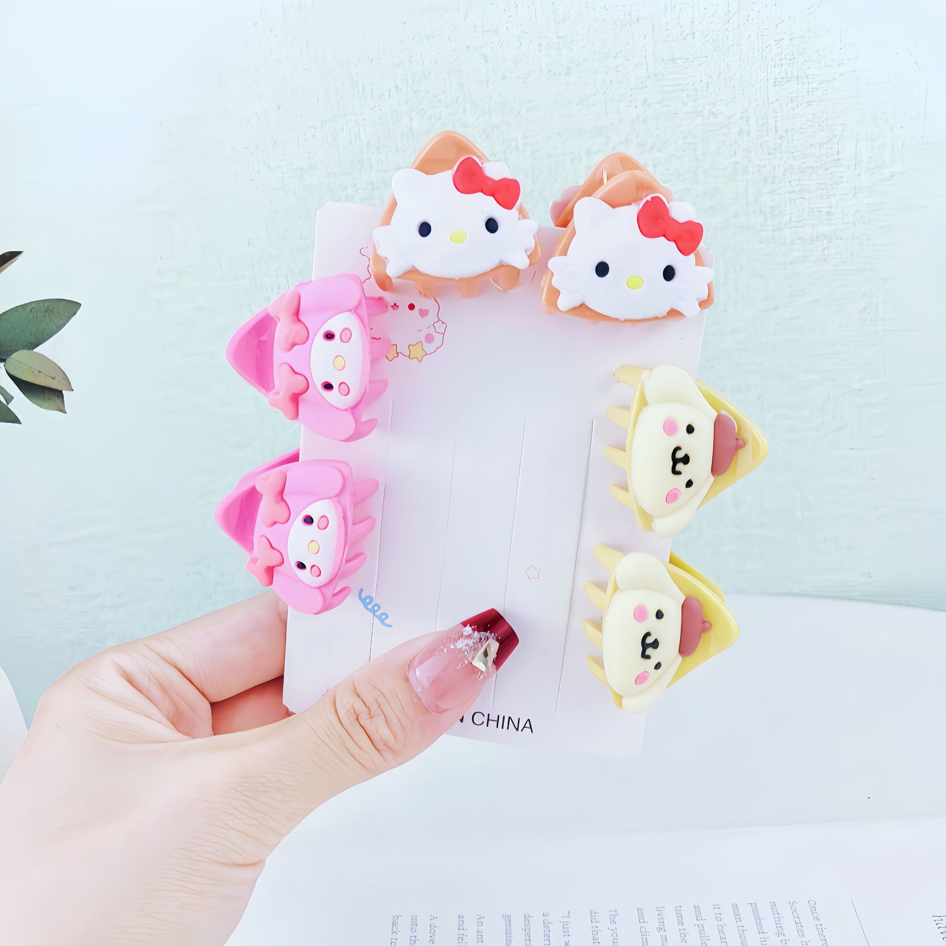 Sanrio cartoon cat ear clipper for children, cute baby hair clip that won't break hair, princess bangs hair accessory Application Scenario